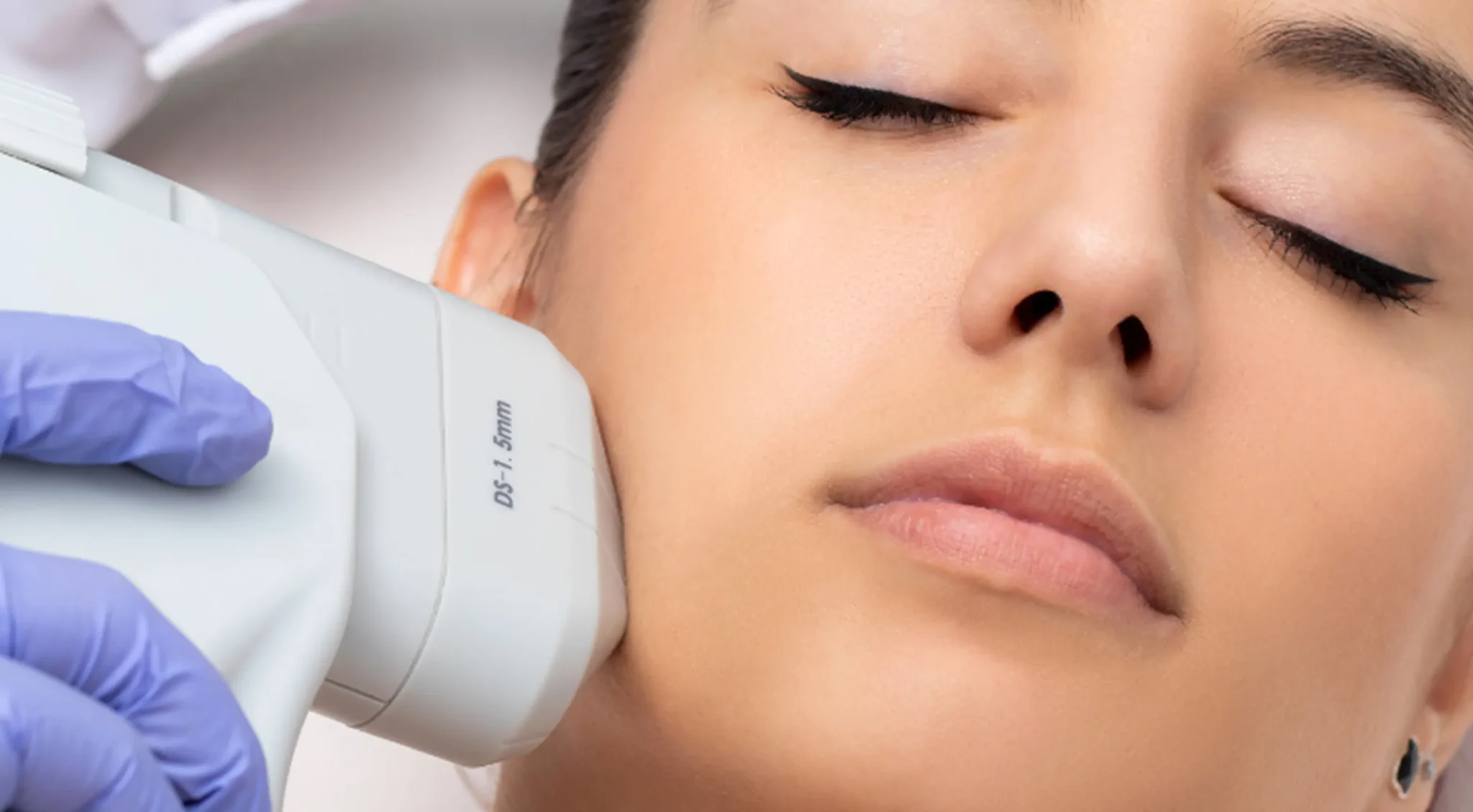 Skin tightening device session at Luxura Spa